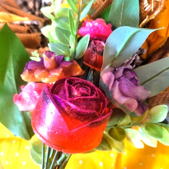 🎁🎉💐Handcrafted🎀 Women's Vegan Soap Bouquet🫧 - Picture 4 of 16